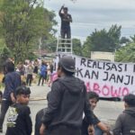 Jalan Trans Sulawesi Lumpuh, Aliansi Sabbang Raya Bakar Ban Tuntut Pembentukan Provinsi Luwu Raya