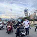 Tebar Kepedulian di Bulan Ramadan, Satresnarkoba Polres Luwu Utara Bebagi Takjil,.