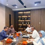 Entaskan Kemiskinan, Bupati Lutra Dorong Pengembangan Rumput Laut di Kawasan Garis Pantai