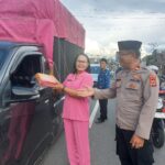 Hari Pertama Ramadan, Polres Luwu Utara Bagikan Takjil untuk Pengguna Jalan dan Warga Sekitar