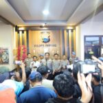 Kapolda Sulsel Kunjungi Rumah Duka Bripda Dirja Pratama di Pinrang, Pastikan Penanganan Kasus Secara Transparan