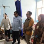 Sinergi Pelayanan, Disdukcapil Luwu Utara Serahkan Dokumen Kependudukan Langsung di Rumah Sakit