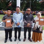 Apresiasi Pengabdian Guru PPPK, Andi Rahim Serahkan Surat Perpanjangan Kontrak pada Momentum Halalbihalal