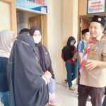 Pastikan Layanan Tetap Berjalan Saat WFH, Bupati Luwu Utara Pantau Langsung Pelayanan di Disdukcapil