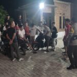 Cegah Gangguan Kamtibmas, Polsek Baebunta Gelar Patroli Biru dan Sambangi Kelompok Remaja