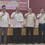 Dinilai Proaktif Awasi Orang Asing, Kadisdukcapil Luwu Utara Diganjar Penghargaan oleh Imigrasi Palopo