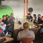 Ngopi dan Berdiskusi, Kasatlantas Luwu Utara Bangun Sinergi Bersama Wartawan