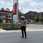 Antisipasi Penumpukan Antrean BBM, Sat Lantas Polres Toraja Utara Gelar Pengaturan di Depan SPBU