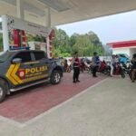 Pantau Penyaluran BBM, Polsek Sabbang Pastikan Distribusi di SPBU Berjalan Tertib