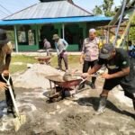 Tak Sekadar Jaga Kamtibmas, Aipda Panjudaran.M Ikut Gotong Royong Bangun Musholla