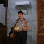 Polisi Bersama Masyarakat, Kapolda Sulsel Irjen Pol. Dr. M. Awal Chairuddin Laksanakan Safari Jumat di Masjid Nurul Iman Telkom Makassar